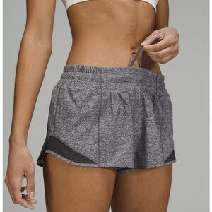 Lululemon “Hotty Hot Shorts” 2.5’